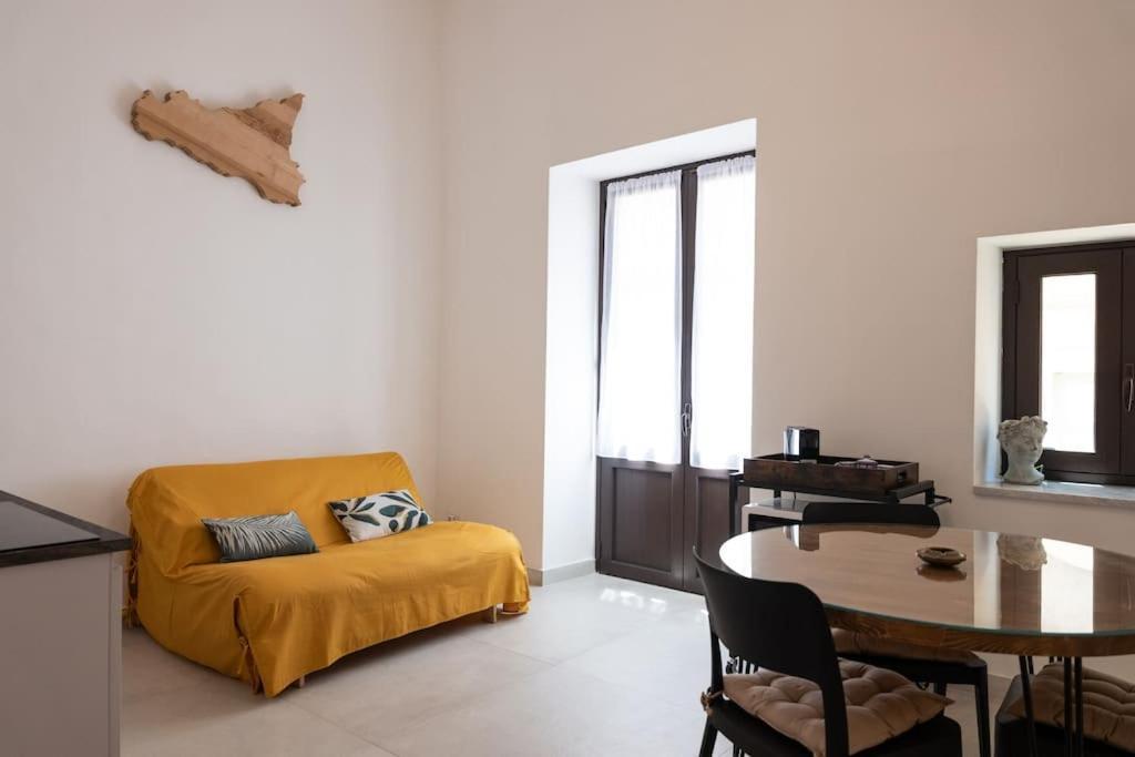 Collegiata Apartment - Catania Downtown Buitenkant foto